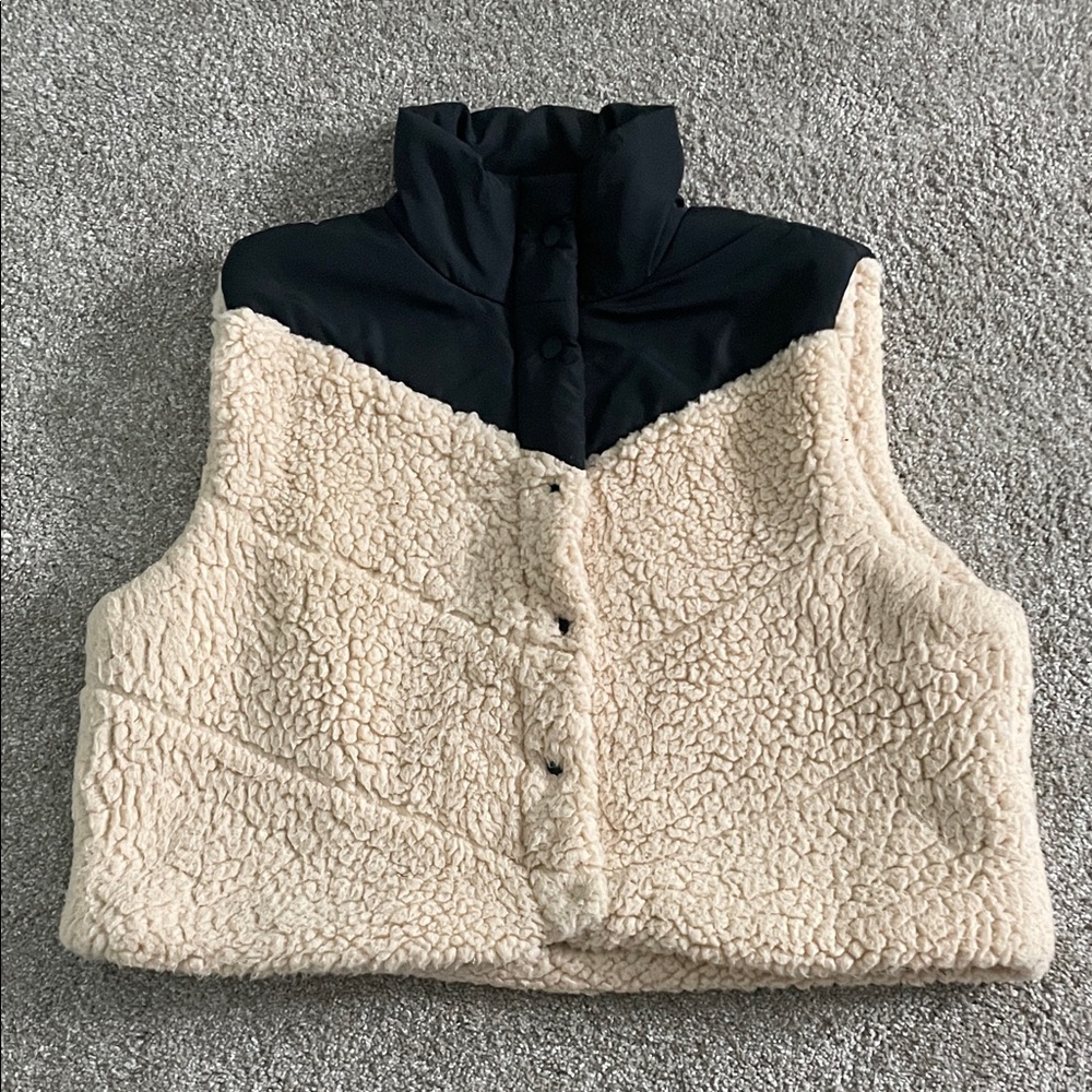 Forever 21 Beige and Black Sherpa Vest